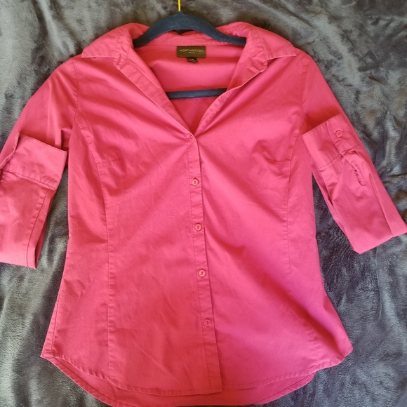 Magenta fitted blouse. - Picture 2 of 3